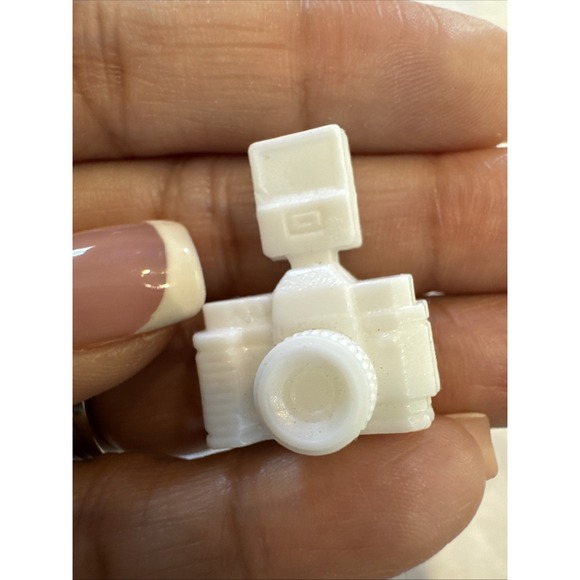 1/6th Scale‎ Barbie/Sindy Doll Size White Plastic Camera - Picture 2 of 3